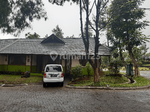 Villa di Kota Bunga Puncak 1