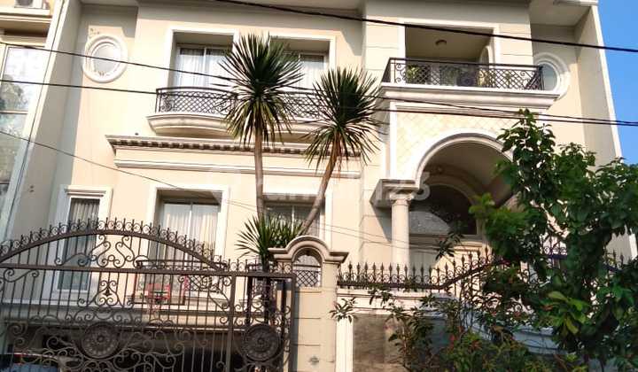 Rumah Mewah Lokasi Asri