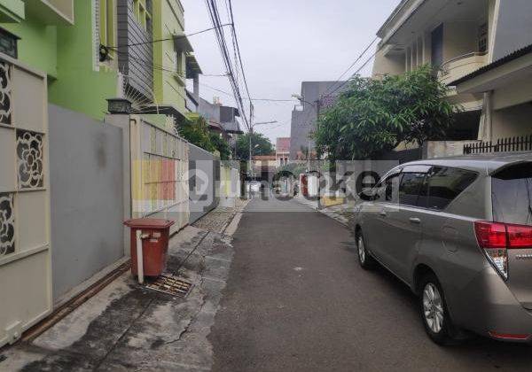 RUMAH TUA Lokasi Strategis Dekat ke Jalan Raya daerah Tomang Jakarta Barat 1