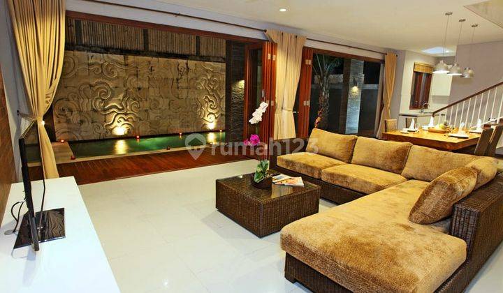 Villa Luxury Seminyak lingkungan villa expat 2