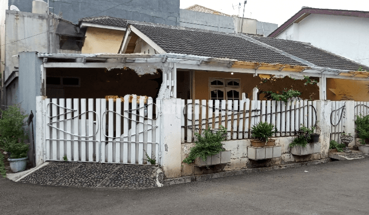 Rumah Hoek di Pondok Kopi Jakarta Timur 1