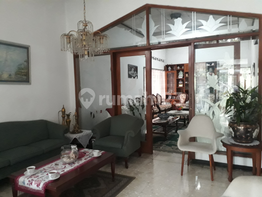 Well-Maintained Classic House in a Strategic Location, Heart of Riau Wing, Bandung City
