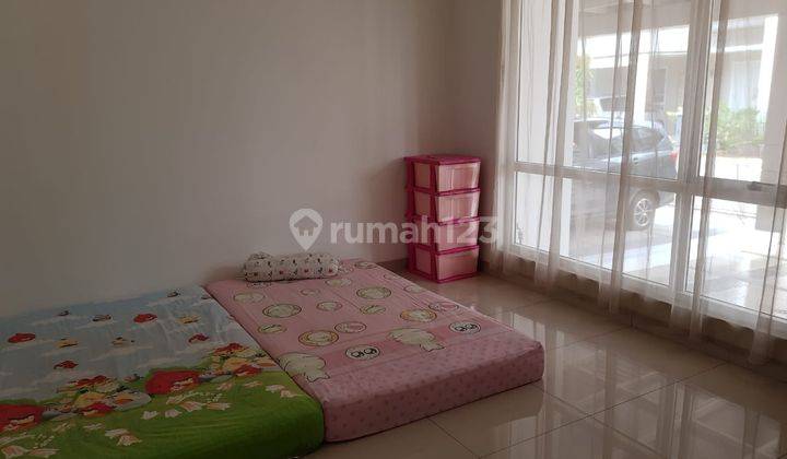 Rumah 2 Lantai Bagus Furnished Sertifikat Hak Milik di Green Puri 2