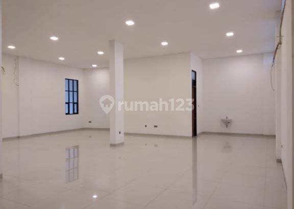 Rumah Usaha / Kantor Besar Sumbersari 1