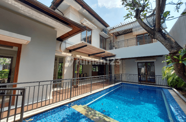 Townhouse Mewah di Kemang 1