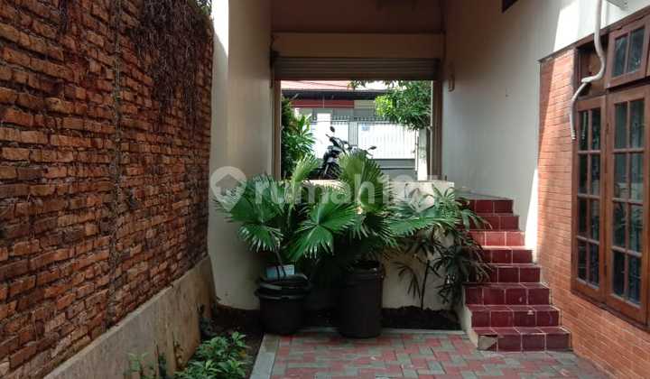 Rumah Bergaya Spanish Style di Lebak Bulus.  1