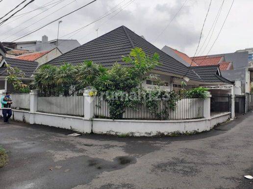 Rumah Classic di Tebet Timur Jakarta Selatan 1