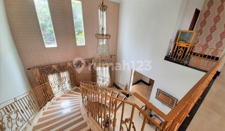 Rumah di Jagakarsa dilengkapi dengan halaman depan dan belakang  2