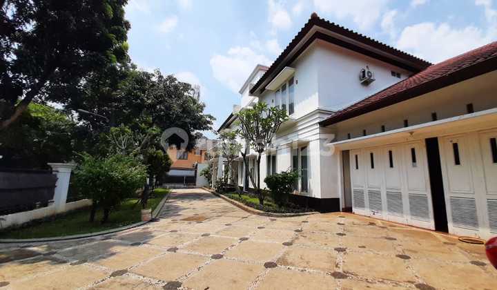 Rumah di Jagakarsa dilengkapi dengan halaman depan dan belakang  1