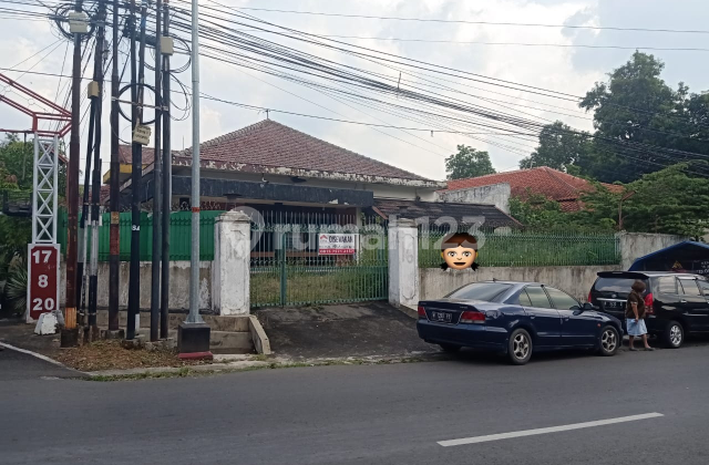 Strategic house near Java Mall, Tugumuda suitable for office, cafe, etc.