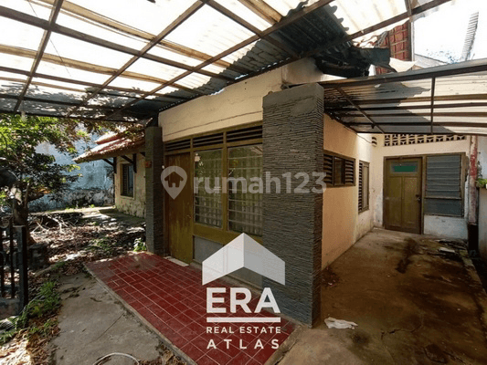 Rumah lama strategis di Halmahera 1