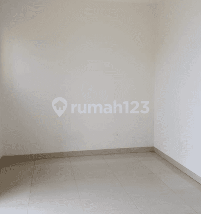 DI JUAL RUMAH MODERN KLASIK SIAP HUNI DI JAKARTA BARAT  2