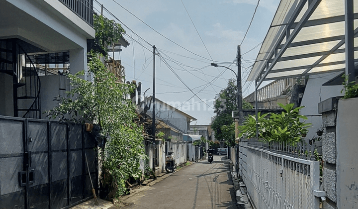 Di  Rumah Minimalis di Pondok Kelapa Jakarta Timur 2