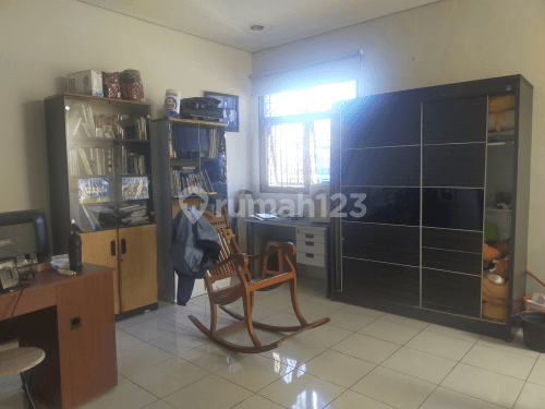 rumah cantik semi furnished siap huni 1