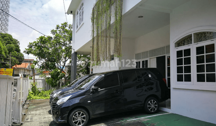 Rumah KOST 10 kamar, posisi HUK, jalan 2 mobil area Tebet 1