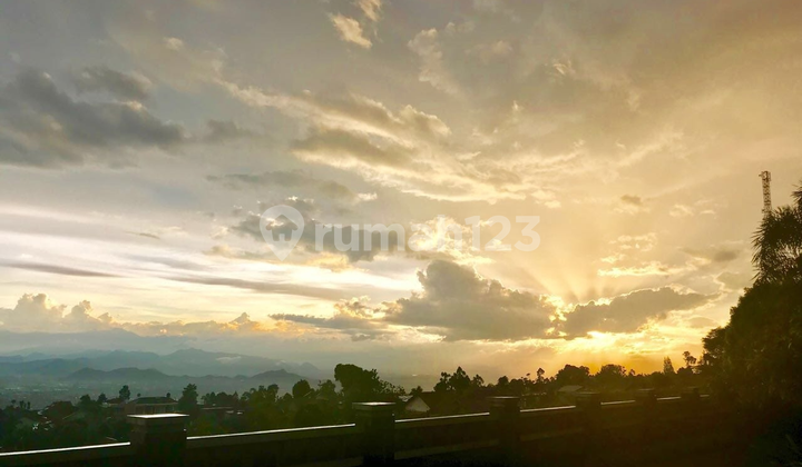 Luxurious Villa in Giri Indah Lembang (near The Peak). Beautiful view, spacious land. 2