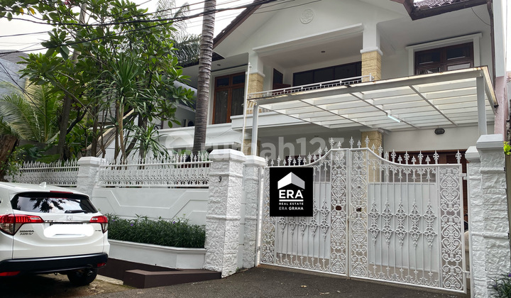 Rumah Asri Lokasi Prime di Kebayoran Baru, Cocok untuk Tinggal /Kantor Rumah Asri Lokasi Prime di Kebayoran Baru, Cocok untuk Tinggal /Kantor