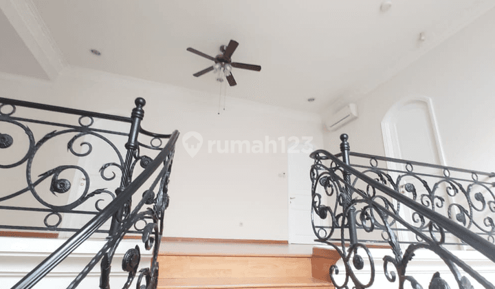 Cozy Furnished House di Pondok Indah Close to JIS 2