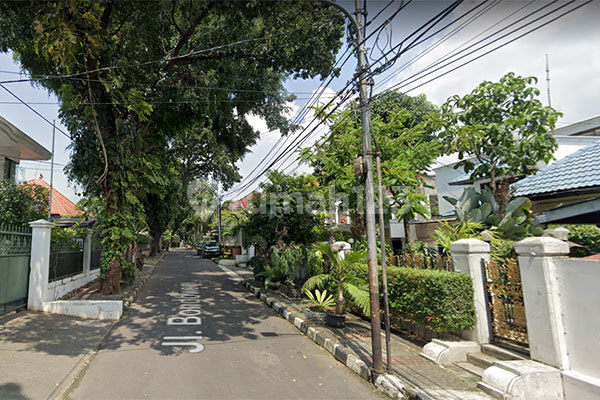 Menteng 2 Floors Bondowoso Street, Square Land, Elite, Near Park 2