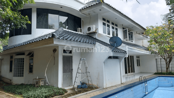 Rumah lama terawat di Pondok Indah 2