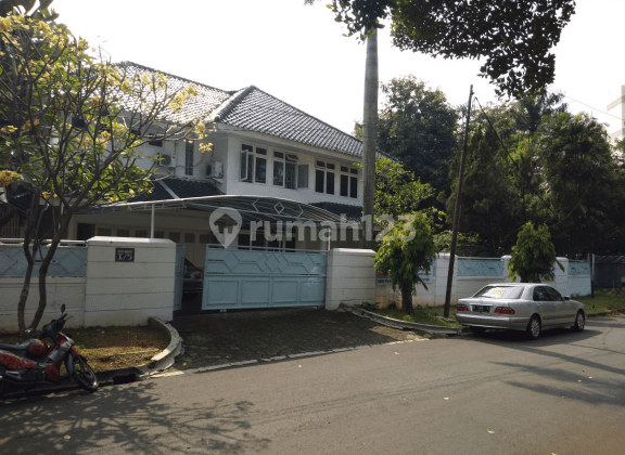 Rumah lama terawat di Pondok Indah 1