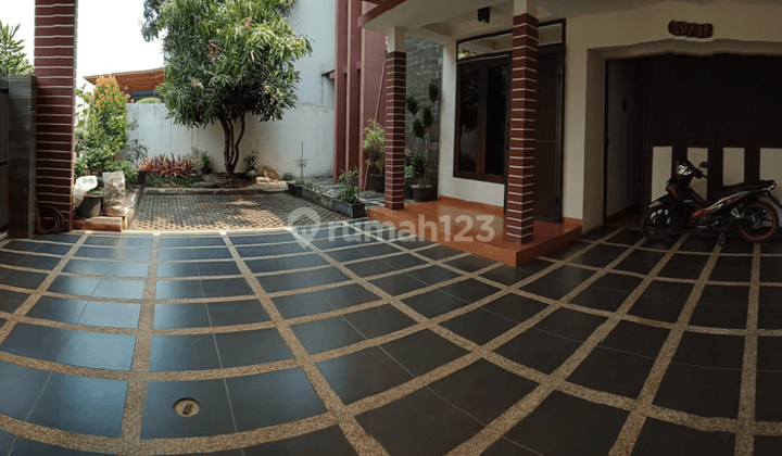 Rumah Bagus 2 lantai, lingkungan tenang 1