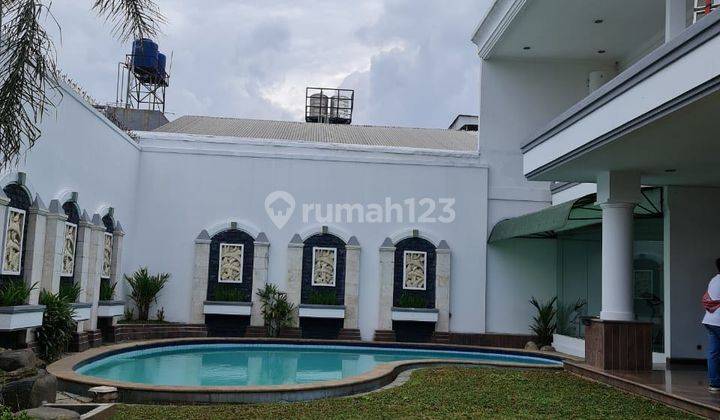 rumah mewah dengan kolam renang 2