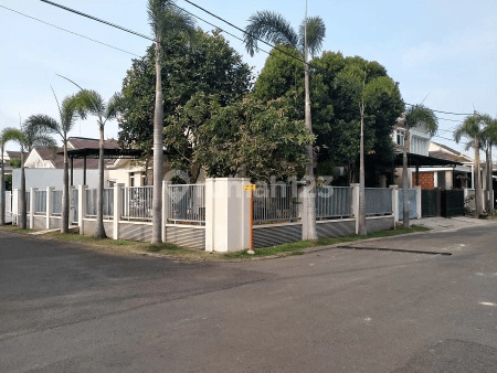 Rumah Hoek Siap Huni di Cluster Aralia Harapan Indah Bekasi 2