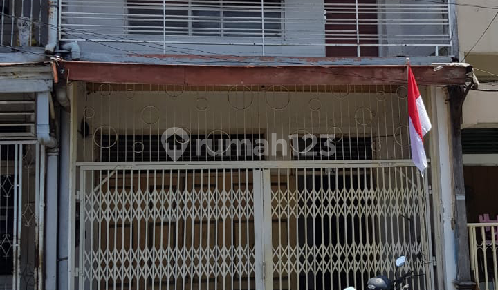 Strategic house in downtown Semarang, located in Gambiran, Kranggan, Central Semarang. 1