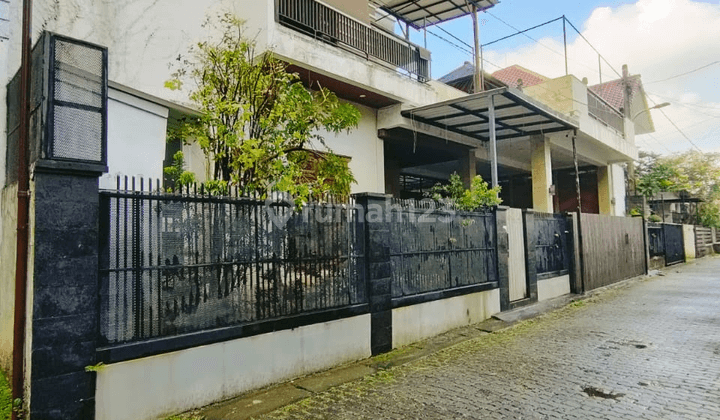 Rumah  Cantik Semi Furnished Bintaro jaya 1