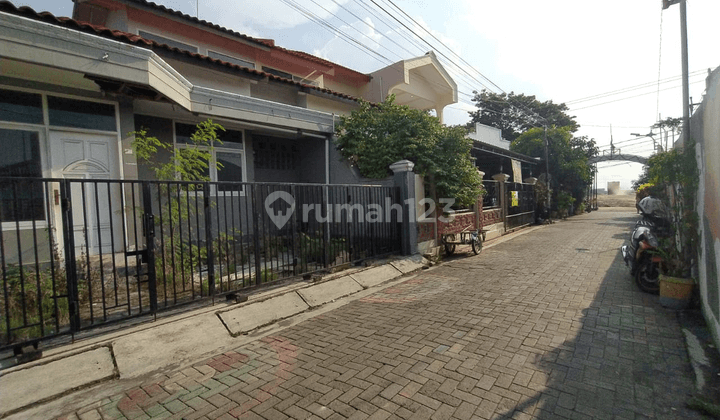 Rumah tengah kota Semarang siap pakai dekat pintu tol Gayamsari disewakan di Plewan Gayamsari semarang tengah 2