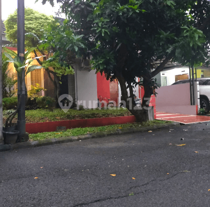 Rumah Cantik Dekat Taman Di Graha Raya Bintaro 2