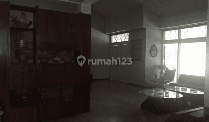 RUMAH HOOK DI DEKAT SENAYAN 2