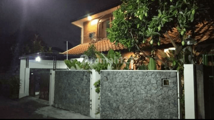 RUMAH MEWAH DAN CANTIK DI JALAN KALIURANG 2