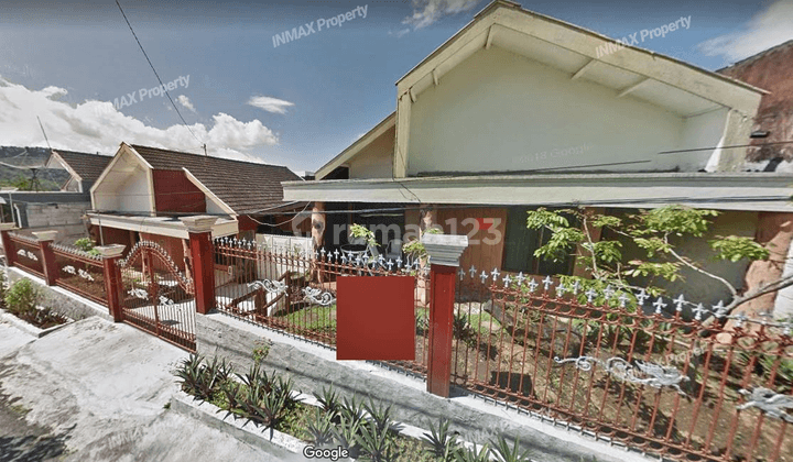 Rumah Villa Dua Jejer luas tanah 494 m2 di Batu Malang 1