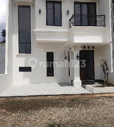 Rumah mewah townhouse di pinggir jln raya akses tol jatiwaringin 2