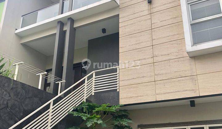 Rumah Nyaman 2 Lantai Setraduta Hegar Blok I 1