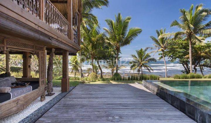 LUXURIOUS BEACH FRONT WOODEN VILLA 2