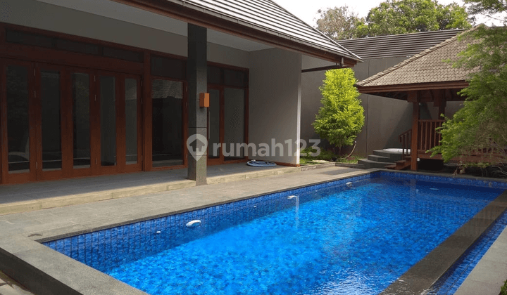 Rumah Mewah Cantik di Ciumbuleuit Ada Kolam Renang dekat UNPAR 2