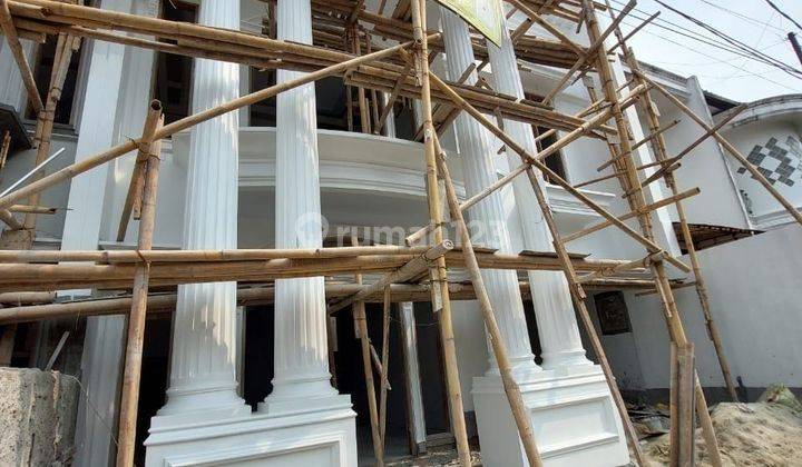 RUMAH MEWAH CLASSIC ELEGAN  AKSES 2 MOBIL LINGKUNGAN ASRI 2