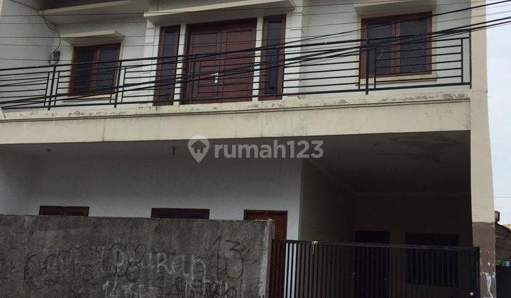 Rumah Dengan Lokasi Strategis di Jalan Kemandoran 1