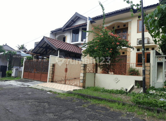 Rumah Cantik, Kokoh dan Terawat di Cinere 2