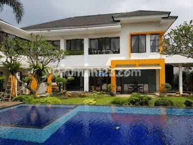 Rumah Taman Giri Loka ada Private Pool 22M 2