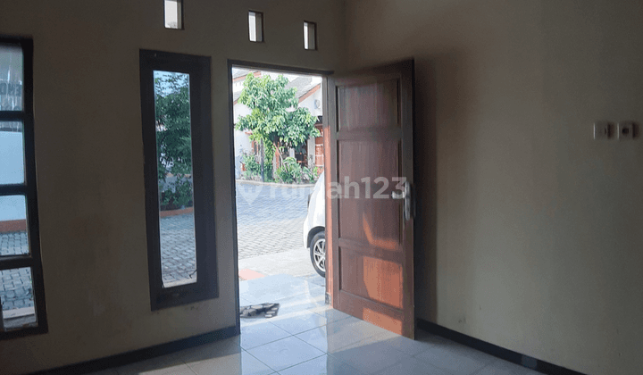 RUMAH 2 LANTAI MURAAH DI PERUMAHAN CLUSTER DI NGEMPLAK KARTASURA 2