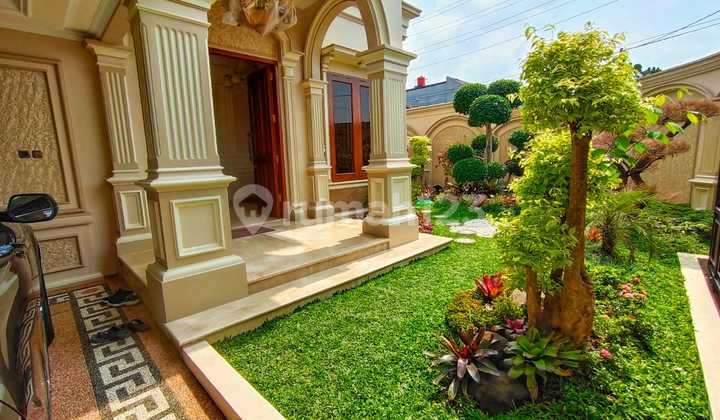 Rumah Kolam Renang Dalam Kota Dekat Tugu 2