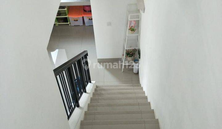 Rumah 2 Lantai Hook 3 kt 3 km Kota Wisata 1