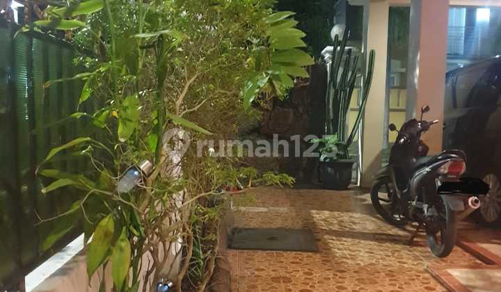 Beautiful nice house at the corner of Palem Lestari 2