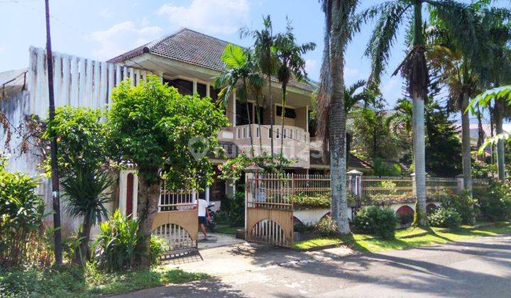 RUMAH BAGUS DEKAT GEREJA TIDAR MALANG,BANGUNAN KOKOH,TAMAN LUAS  1