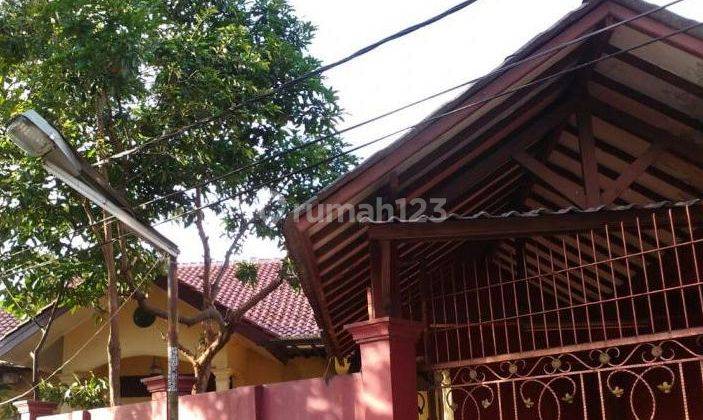 RUMAH DI LINGKUNGAN ASRI BEBAS BANJIR KOMPLEK BINA LINDUNG 1