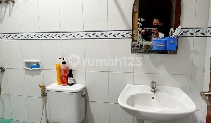 A beautiful and elegant 2-story house in Batununggal. 2